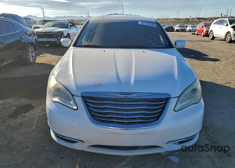 2013 Chrysler 200 Lx z USA, uszkodzony, nr VIN 1C3CCBAB4DN704876